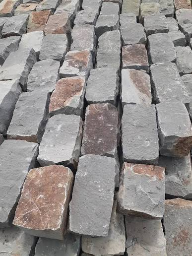 Stacked building stones